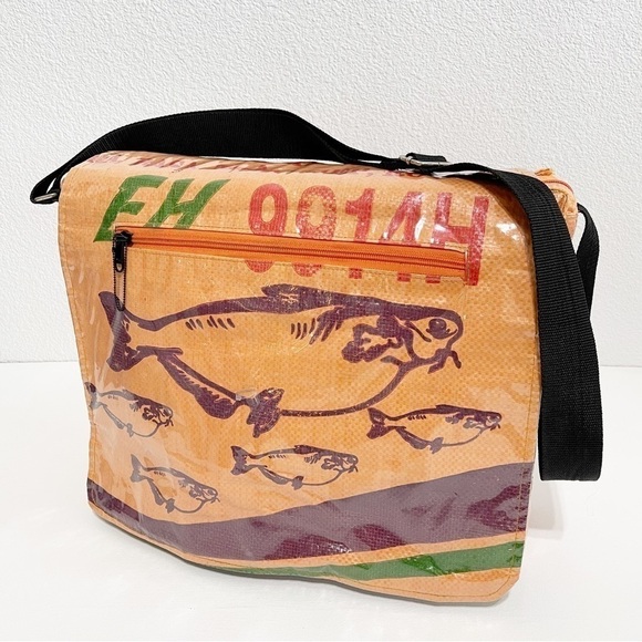 Elephant Emporium Recycled Deluxe Extra Large Messenger Bag - Picture 1 of 15